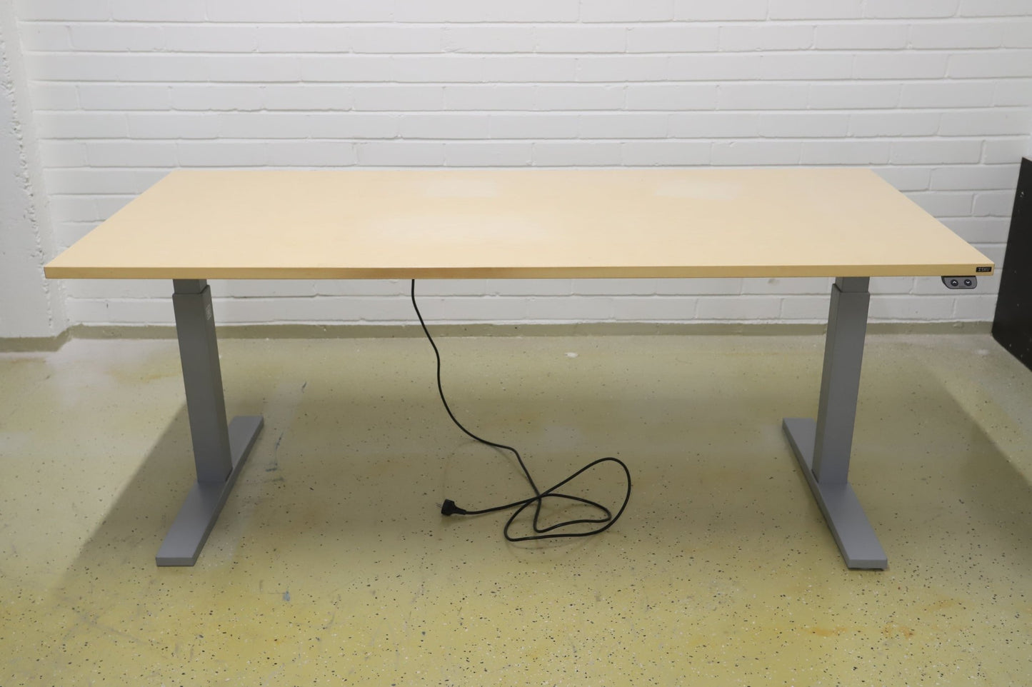 Isku sähköpöytä saarni / harmaa 180*80 cm - Suomen Kalustekeskus