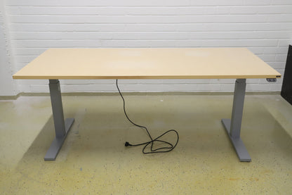 Isku sähköpöytä saarni / harmaa 180*80 cm - Suomen Kalustekeskus