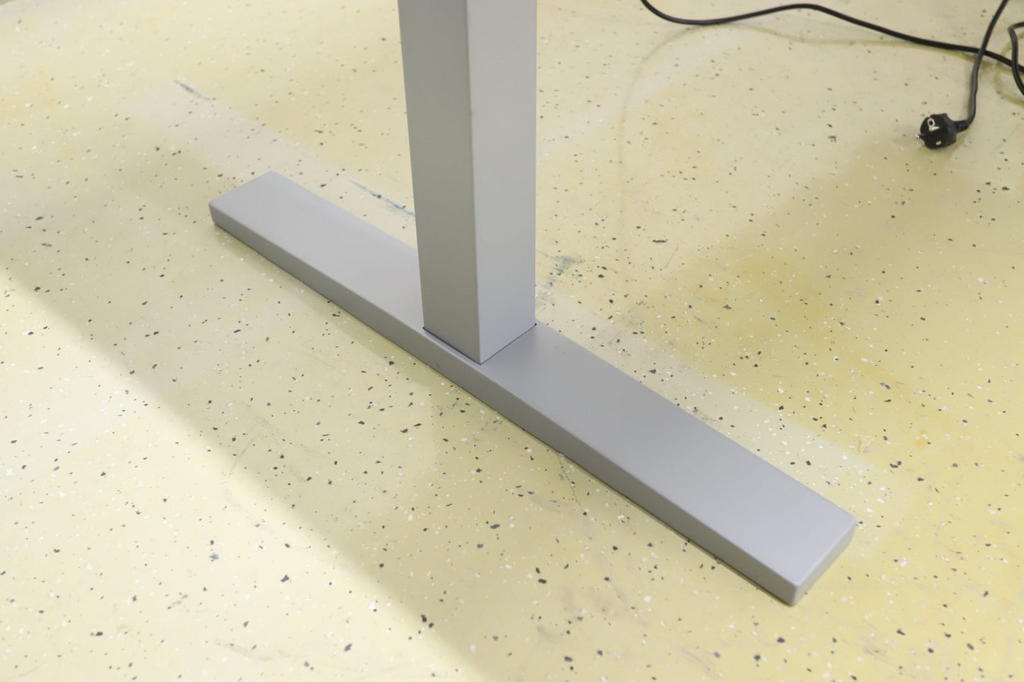 Isku sähköpöytä saarni / harmaa 180*80 cm - Suomen Kalustekeskus