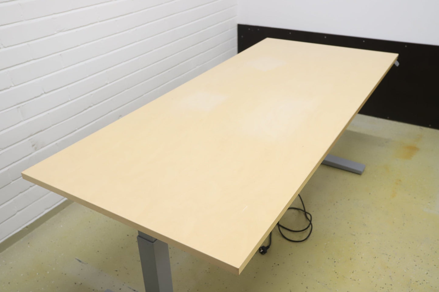 Isku sähköpöytä saarni / harmaa 180*80 cm - Suomen Kalustekeskus