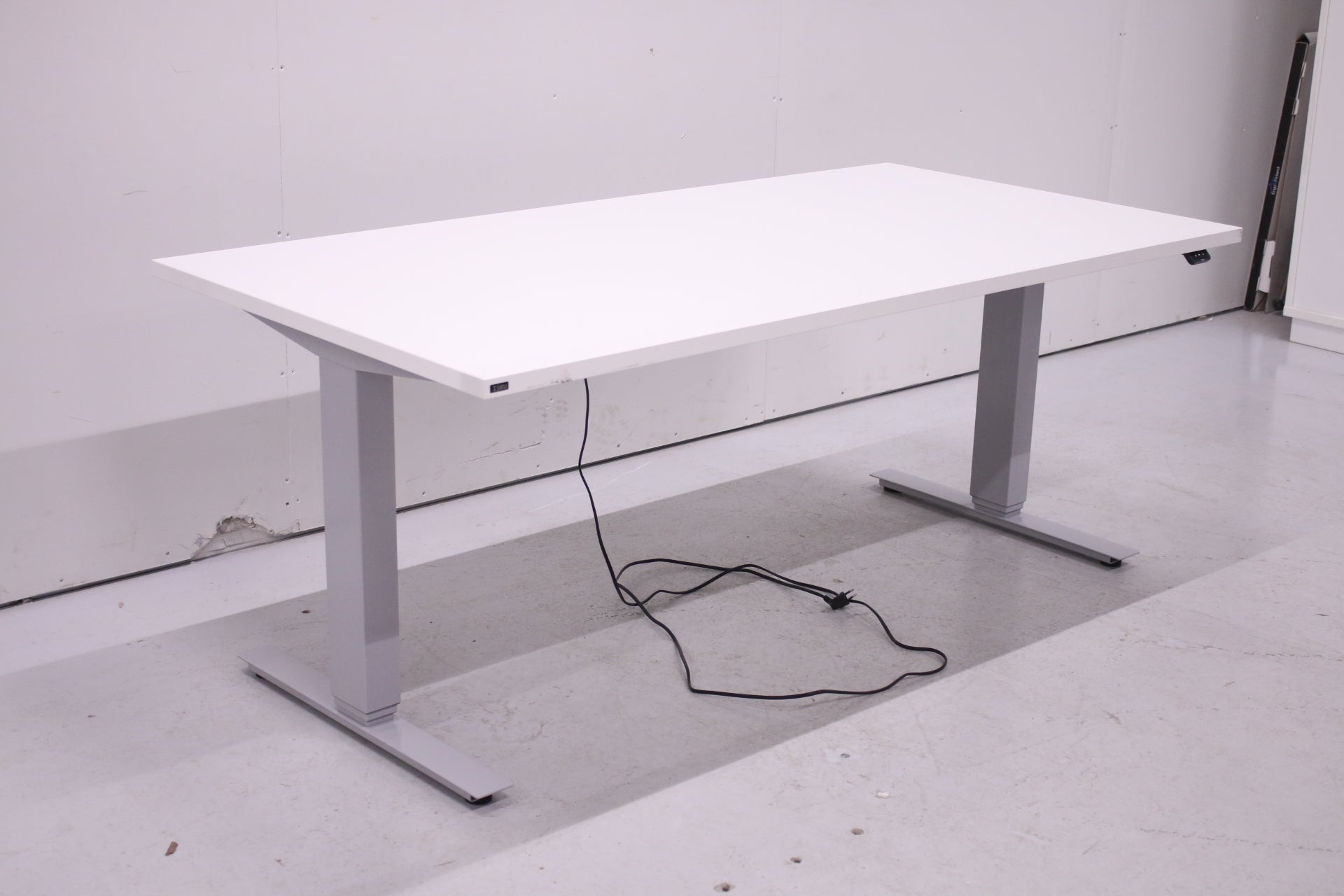 Isku sähköpöytä vaalean harmaa / valkoinen 160x80 - Suomen Kalustekeskus