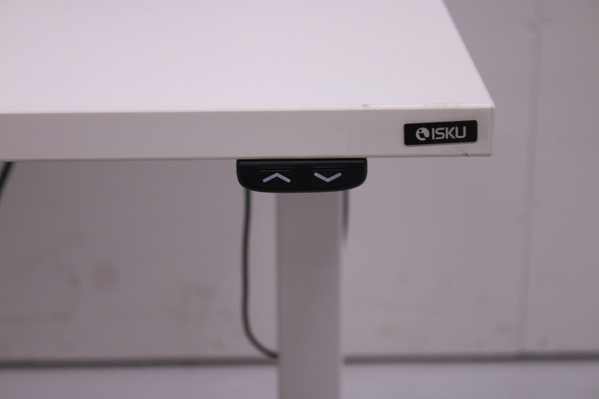 Isku sähköpöytä, valkoinen 140x80 lisävarusteilla - Suomen Kalustekeskus