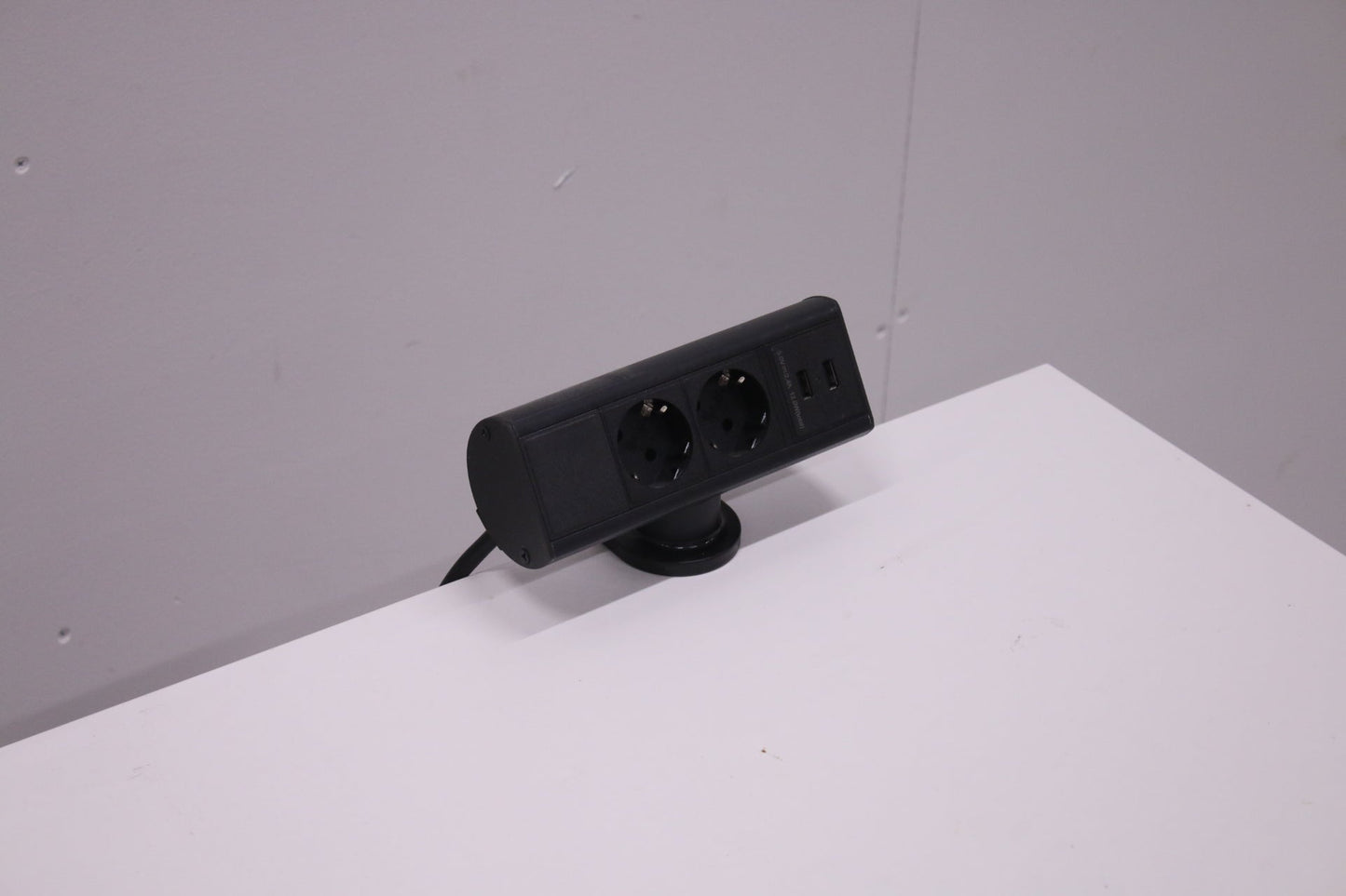 Isku sähköpöytä, valkoinen 140x80 lisävarusteilla - Suomen Kalustekeskus