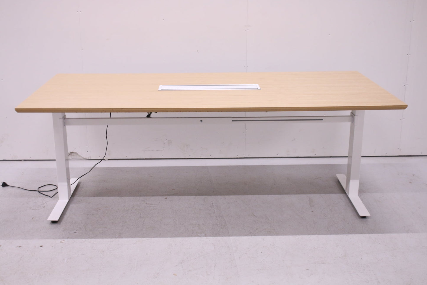 Isku sähkösäätöinen neuvottelupöytä 206x100 - Suomen Kalustekeskus