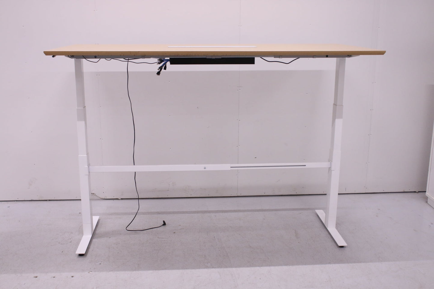 Isku sähkösäätöinen neuvottelupöytä 206x100 - Suomen Kalustekeskus