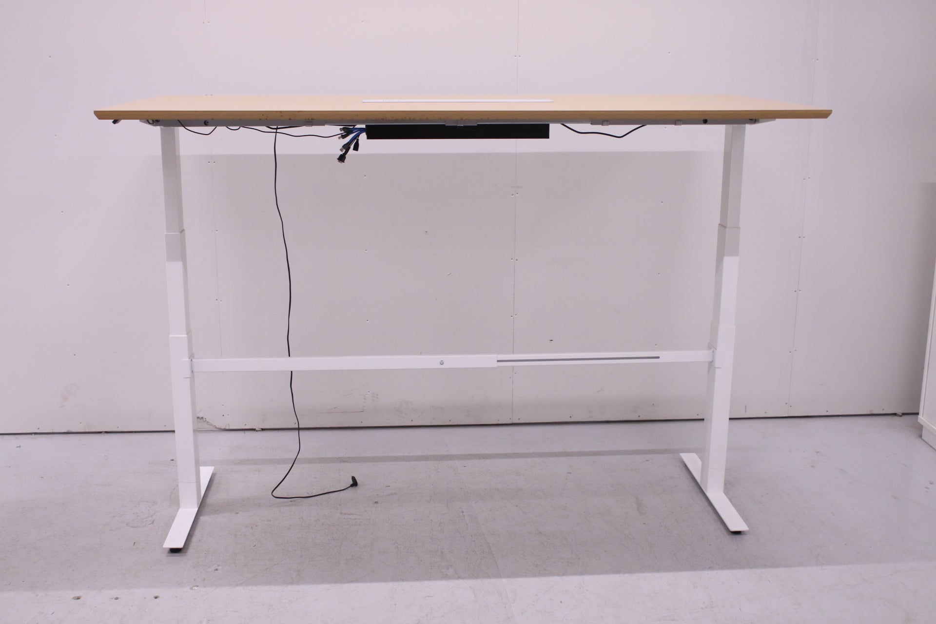 Isku sähkösäätöinen neuvottelupöytä 206x100 - Suomen Kalustekeskus