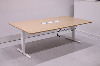 Isku sähkösäätöinen neuvottelupöytä 206x120 - Suomen Kalustekeskus