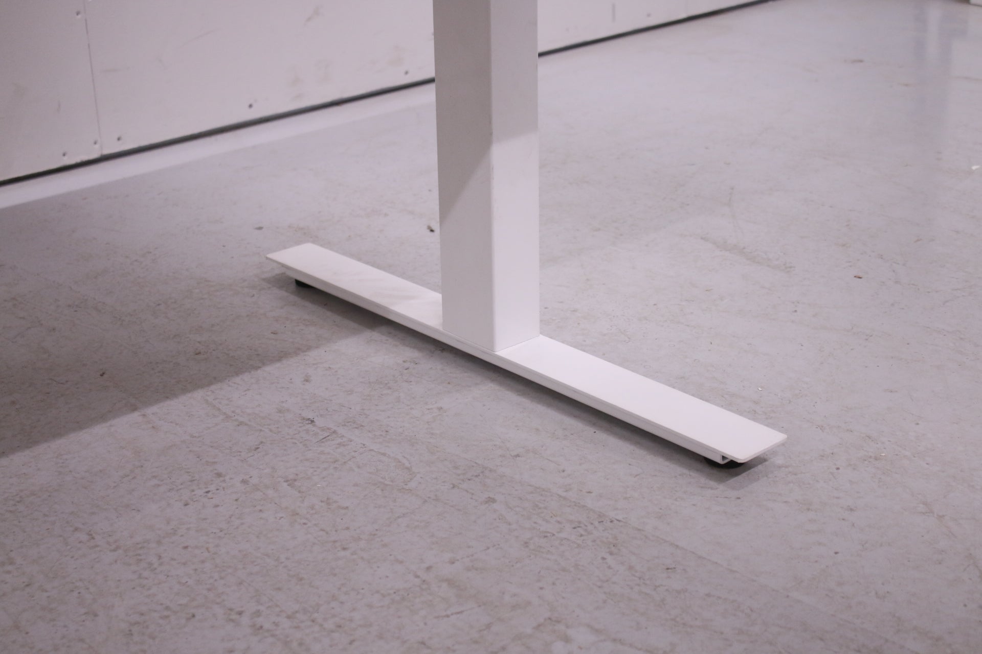 Isku sähkösäätöinen neuvottelupöytä 206x120 - Suomen Kalustekeskus