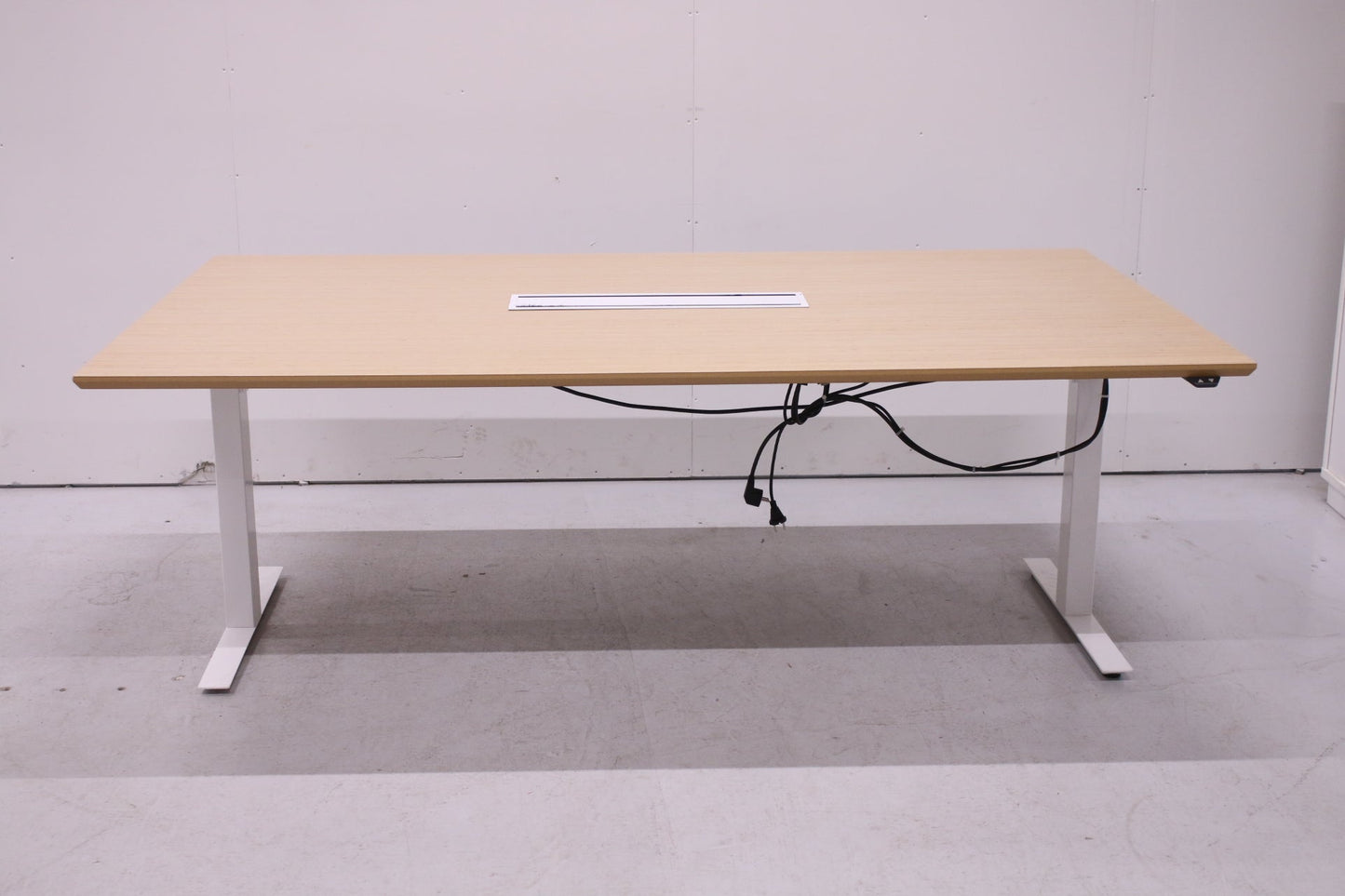 Isku sähkösäätöinen neuvottelupöytä 206x120 - Suomen Kalustekeskus