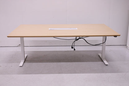 Isku sähkösäätöinen neuvottelupöytä 206x120 - Suomen Kalustekeskus