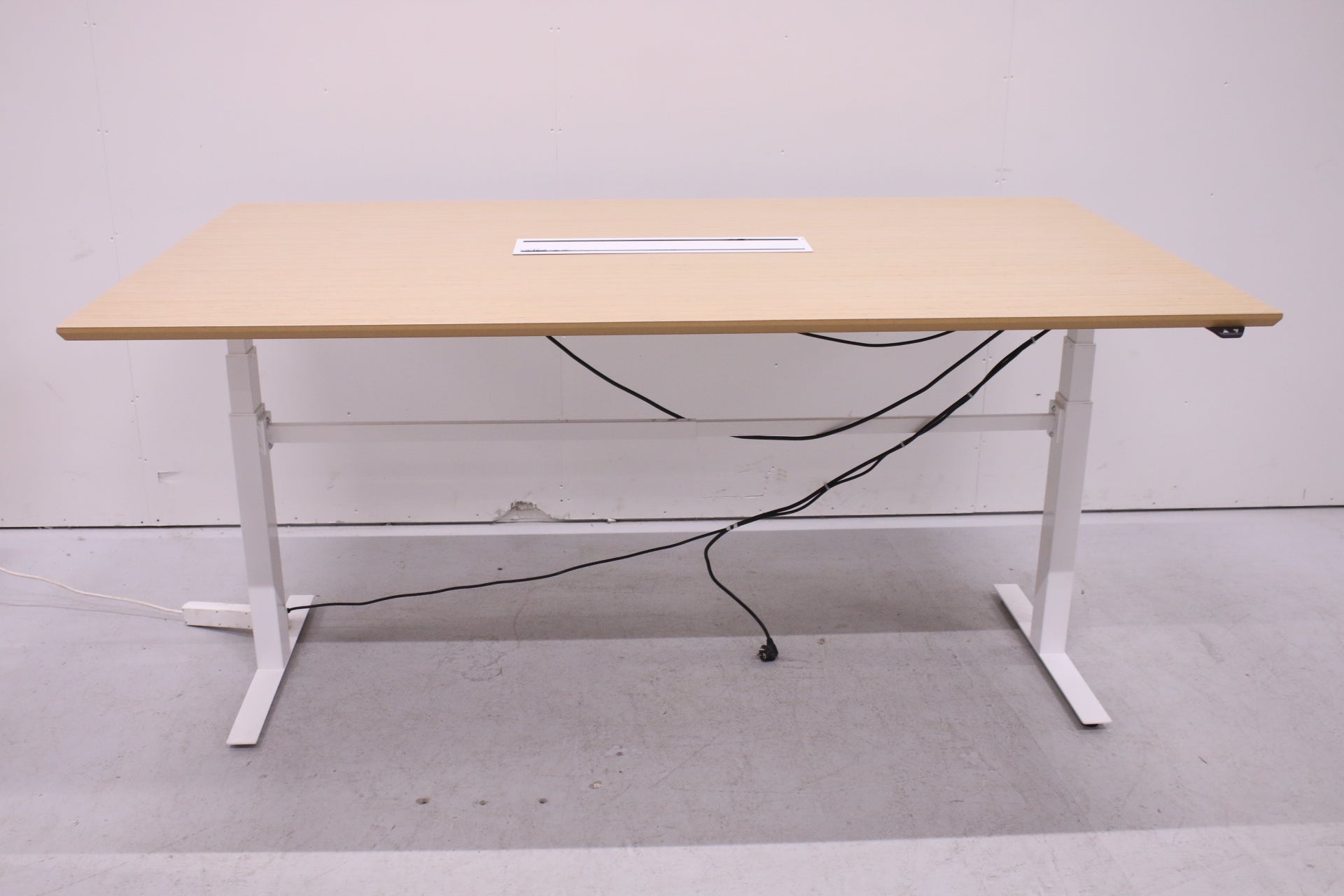 Isku sähkösäätöinen neuvottelupöytä 206x120 - Suomen Kalustekeskus