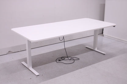 Isku sähkösäätöinen neuvottelupöytä 210x100 - Suomen Kalustekeskus