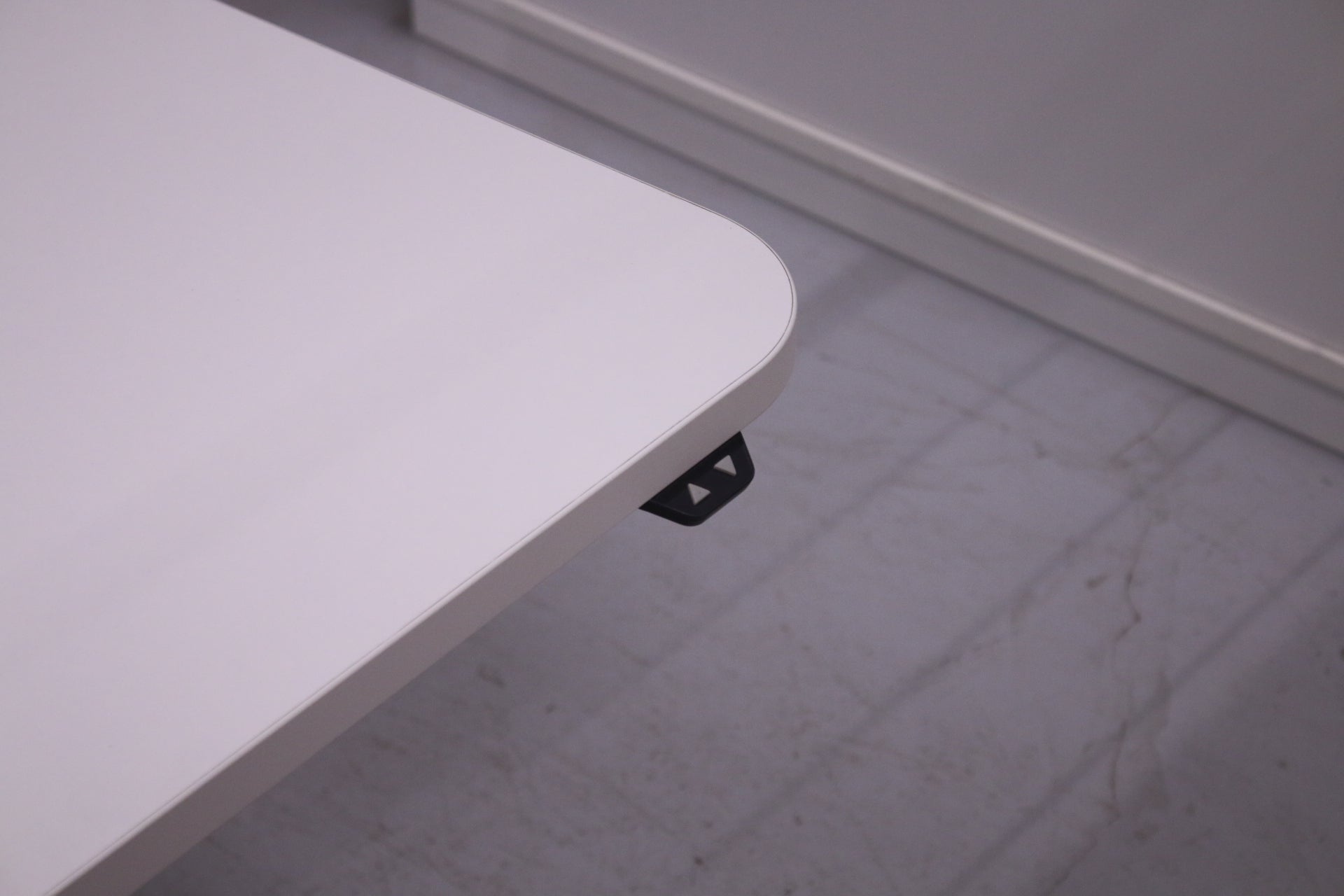 Isku sähkösäätöinen neuvottelupöytä 210x100 - Suomen Kalustekeskus