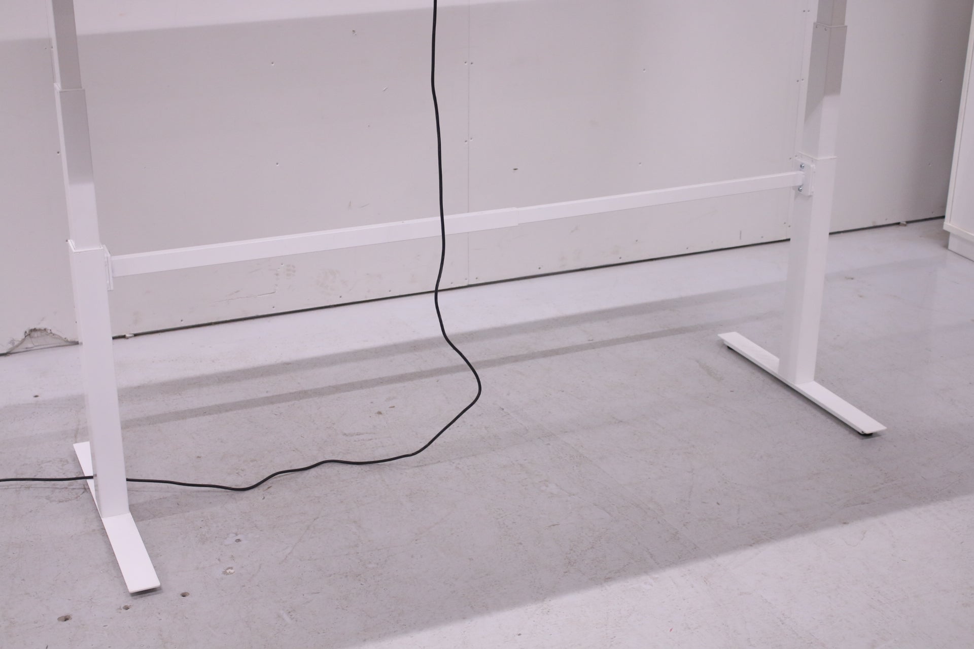 Isku sähkösäätöinen neuvottelupöytä 210x100 - Suomen Kalustekeskus