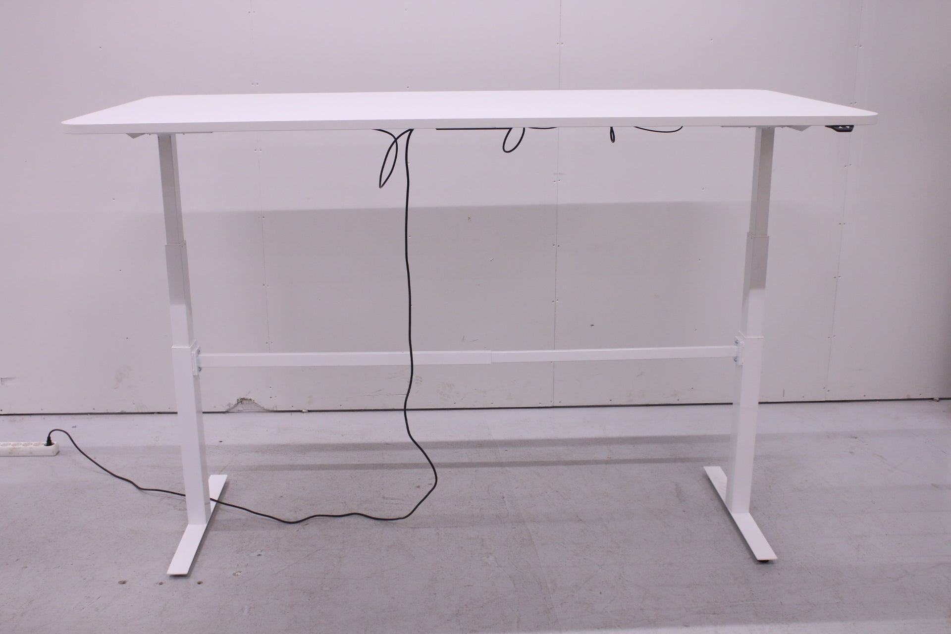 Isku sähkösäätöinen neuvottelupöytä 210x100 - Suomen Kalustekeskus