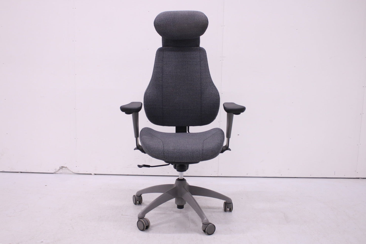 Isku Step niskatuellinen työtuoli, harmaa - Suomen Kalustekeskus