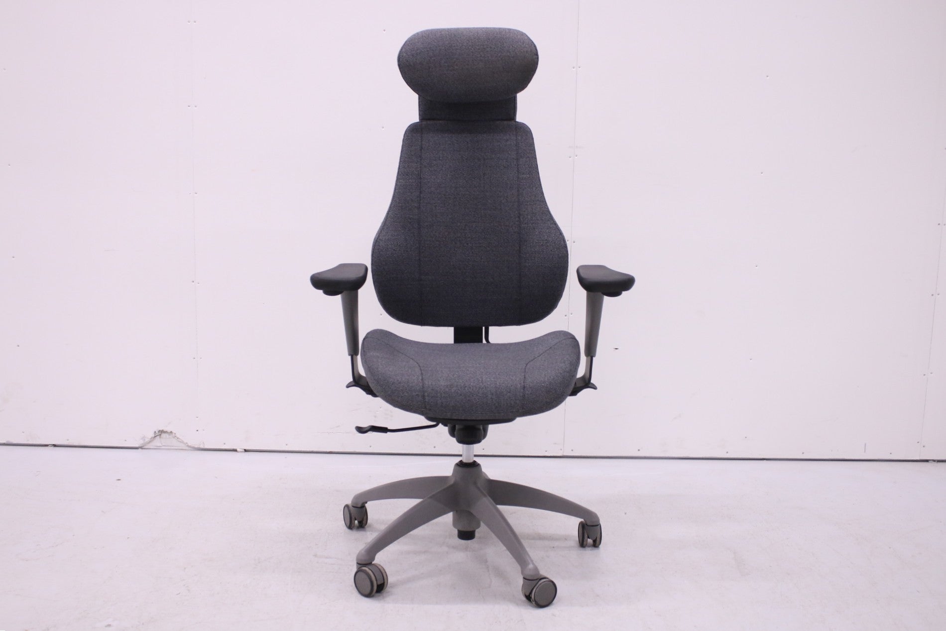 Isku Step niskatuellinen työtuoli, harmaa - Suomen Kalustekeskus