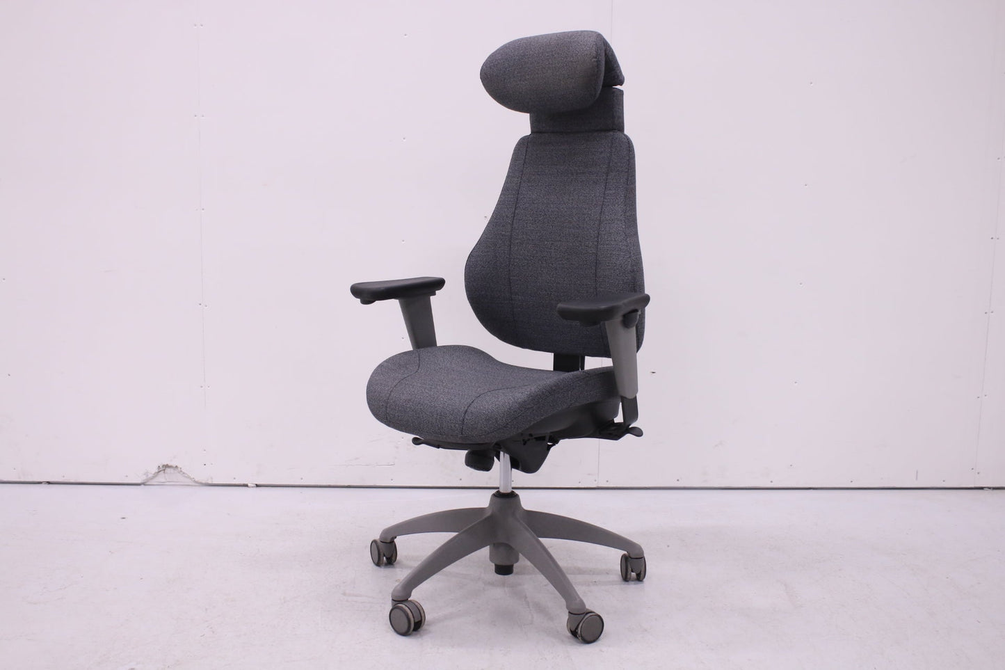 Isku Step niskatuellinen työtuoli, harmaa - Suomen Kalustekeskus