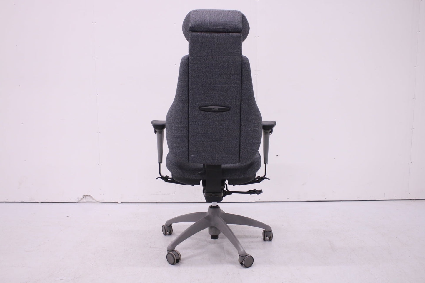 Isku Step niskatuellinen työtuoli, harmaa - Suomen Kalustekeskus