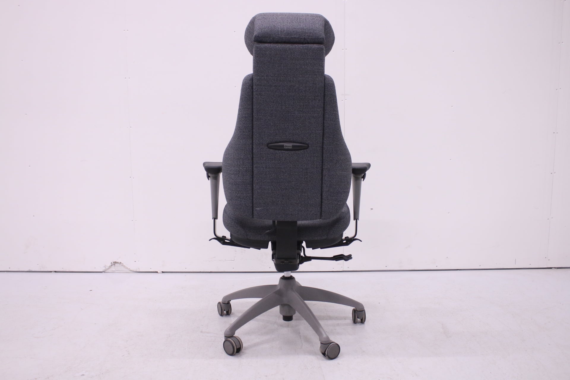 Isku Step niskatuellinen työtuoli, harmaa - Suomen Kalustekeskus