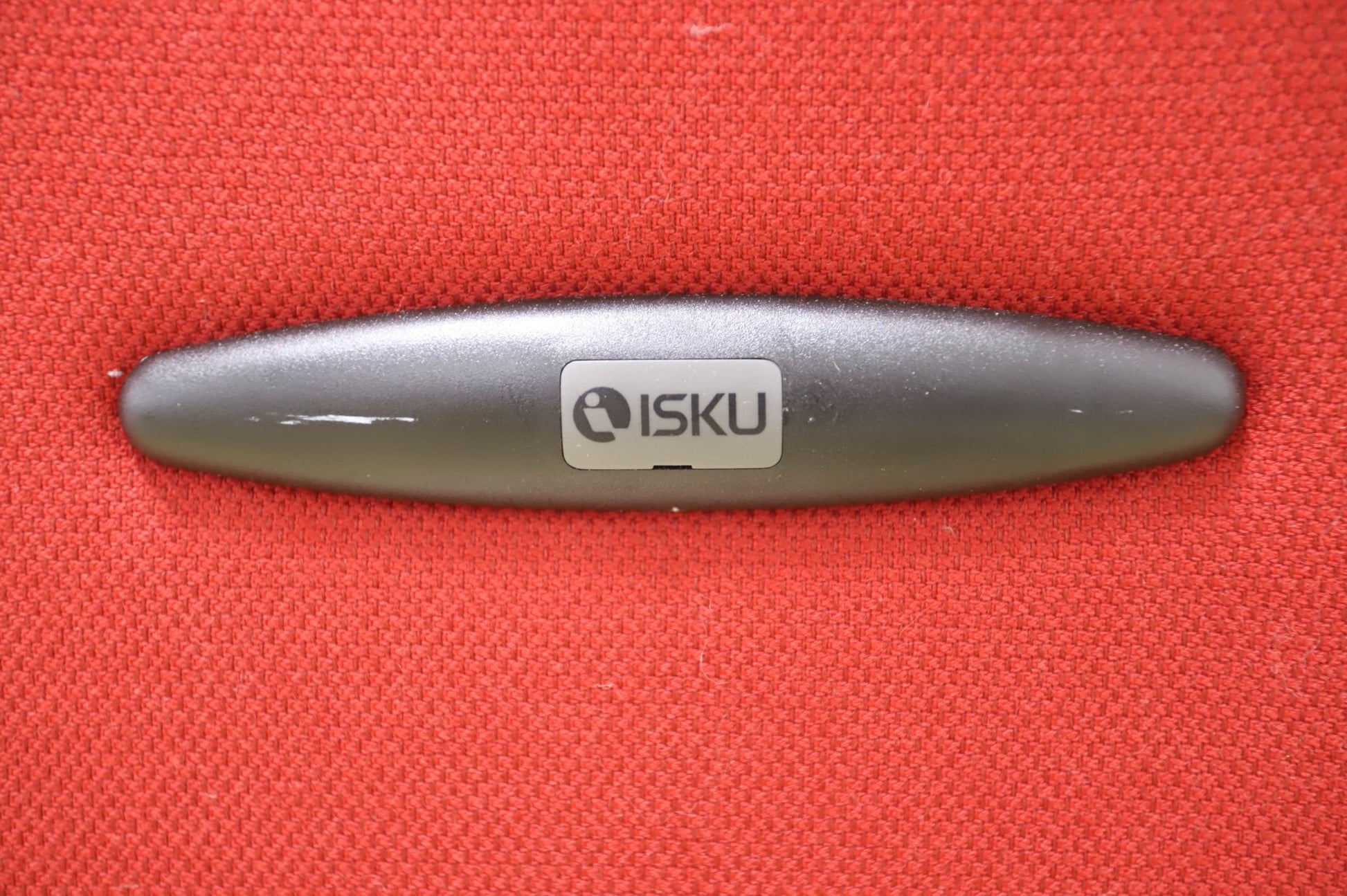 Isku Step+ punainen niskatuellinen työtuoli - Suomen Kalustekeskus