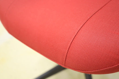 Isku Step+ punainen niskatuellinen työtuoli - Suomen Kalustekeskus