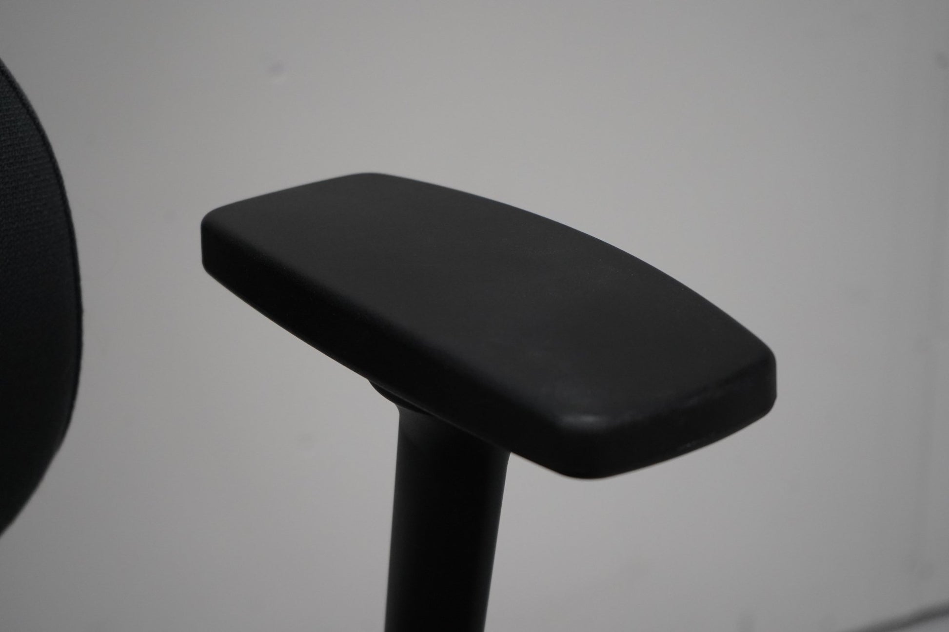 Isku Step + työtuoli niskatuella, harmaa - Suomen Kalustekeskus