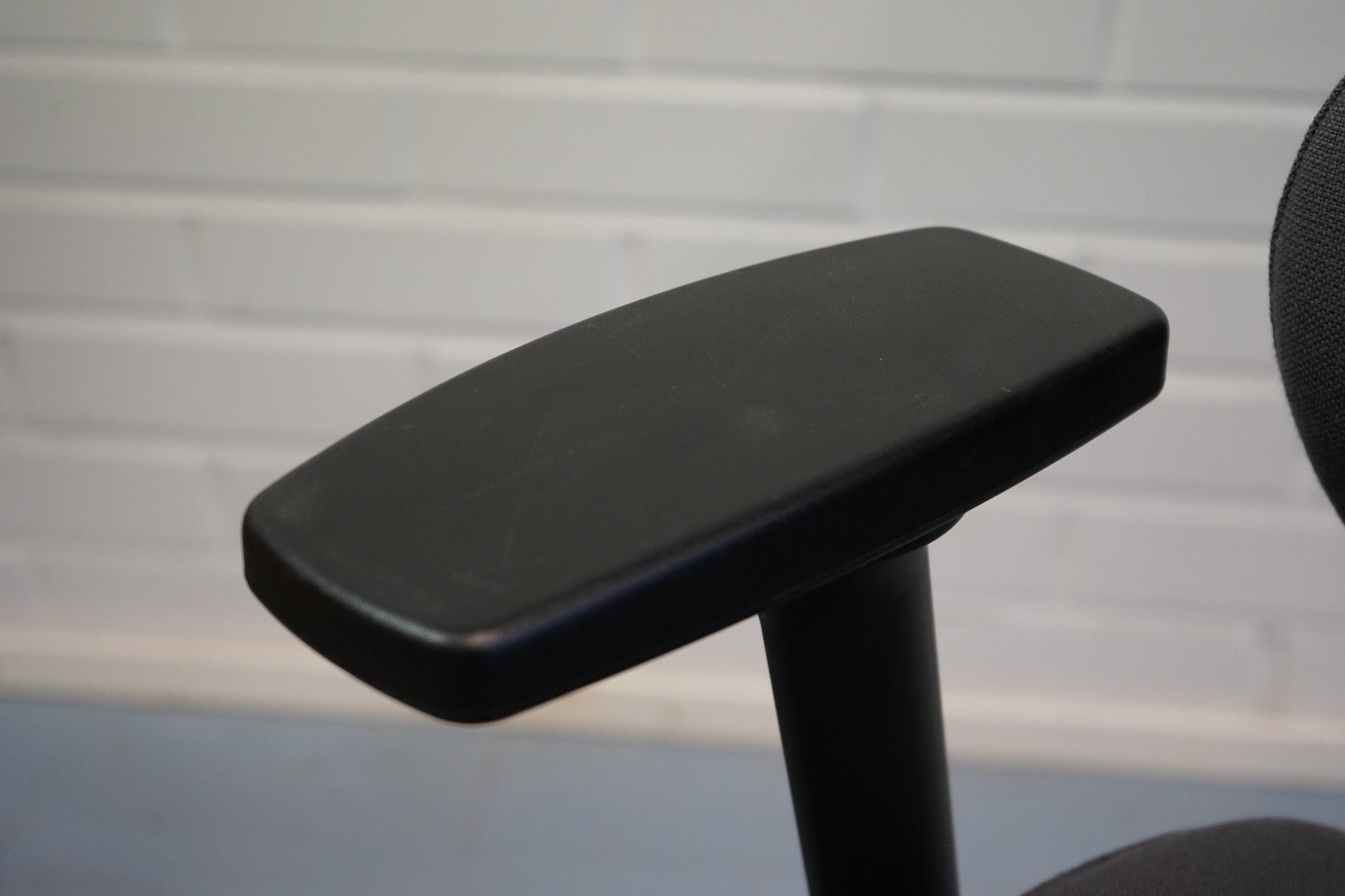 Isku Step + työtuoli, harmaa - Suomen Kalustekeskus