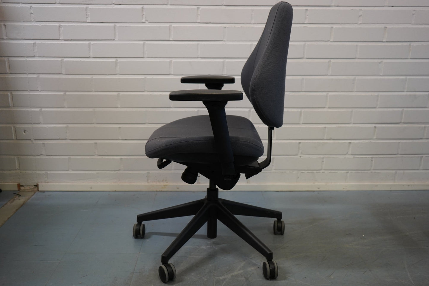 Isku Step + työtuoli, harmaa - Suomen Kalustekeskus