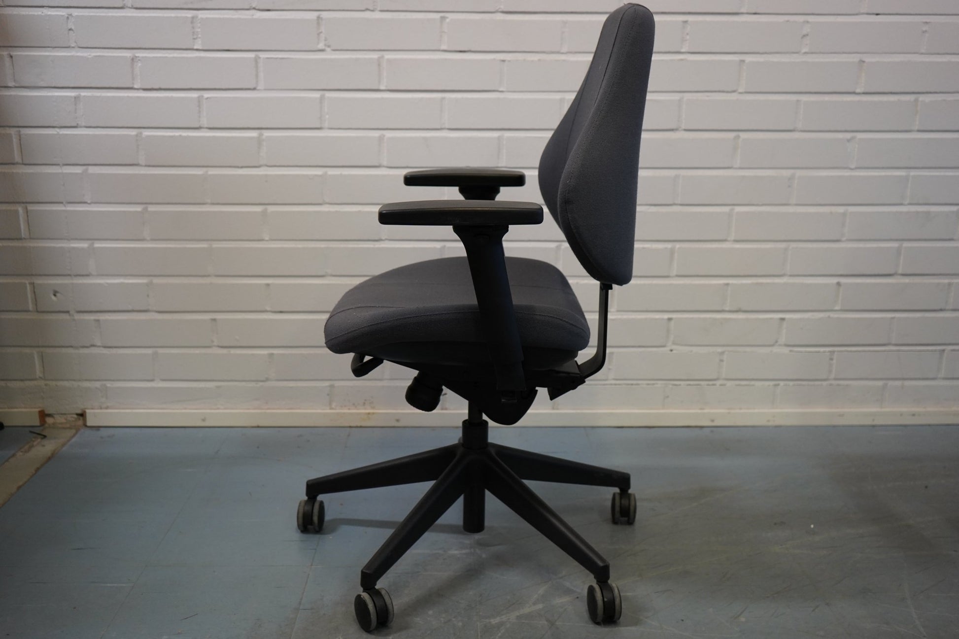 Isku Step + työtuoli, harmaa - Suomen Kalustekeskus