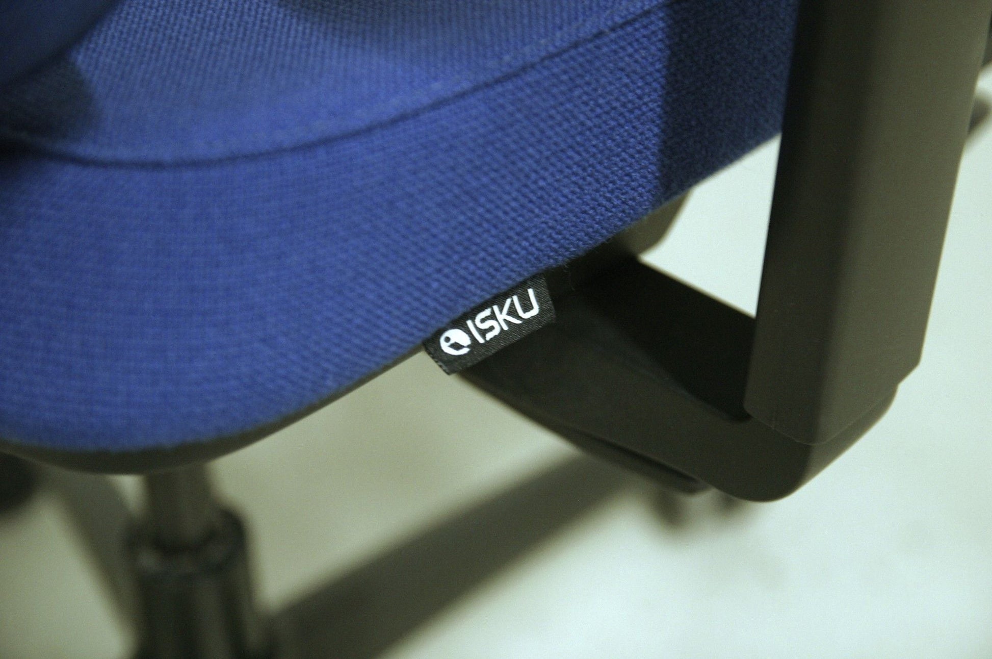 Isku Still S1 - työtuoli sininen - Suomen Kalustekeskus