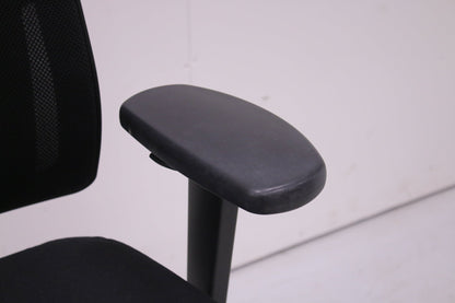 Isku Still työtuoli ristiseläntuella, uudelleenverhoiltu istuin - Suomen Kalustekeskus