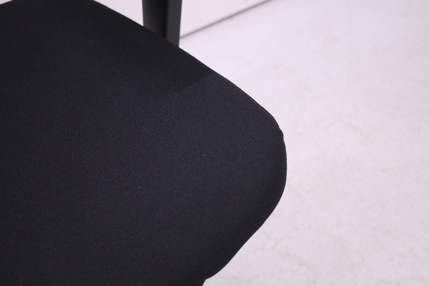 Isku Still työtuoli ristiseläntuella, uudelleenverhoiltu istuin - Suomen Kalustekeskus