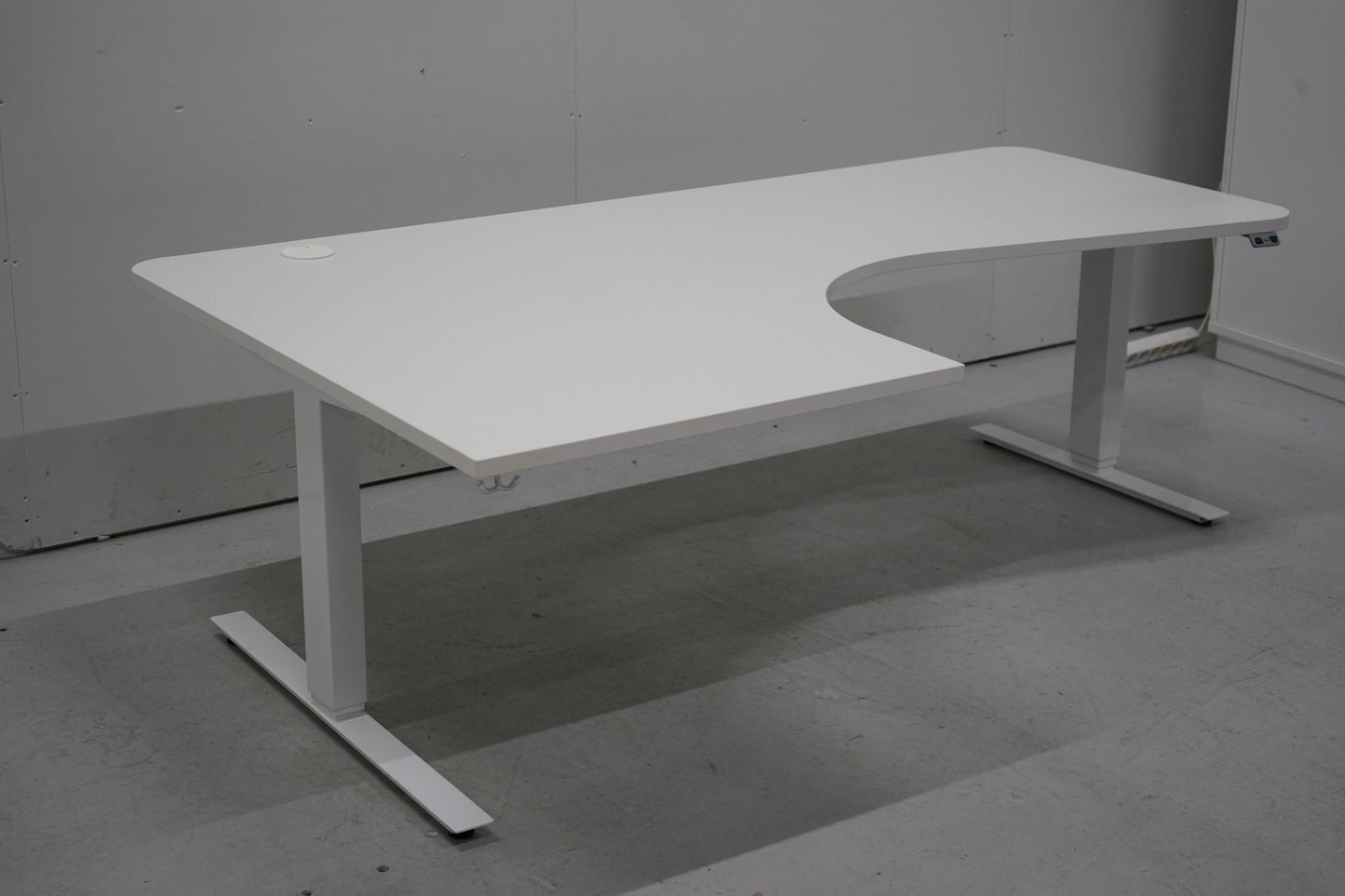 Isku Style - kulmasähköpöytä, valkoinen 200x120 - Suomen Kalustekeskus