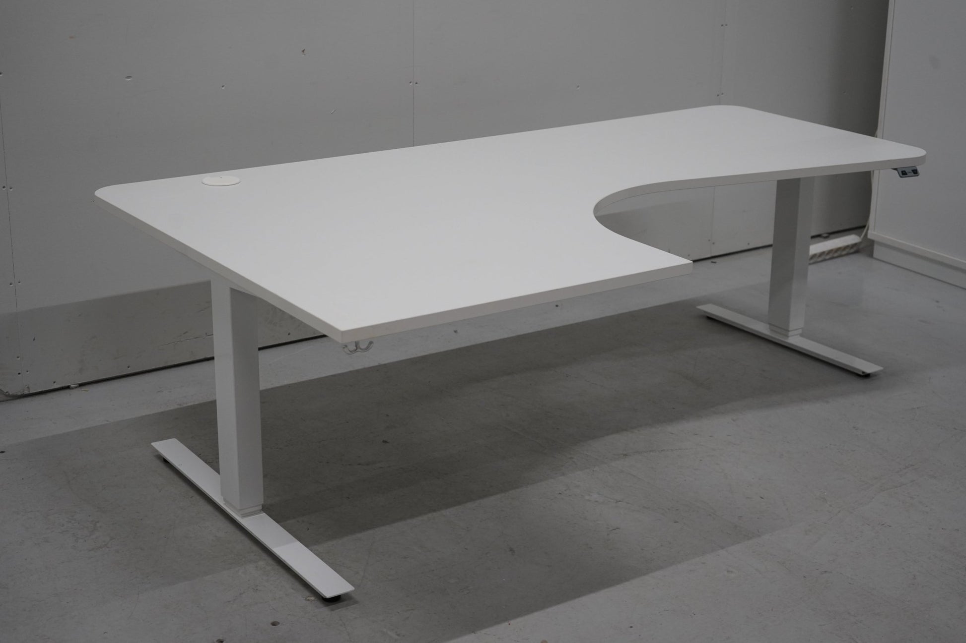 Isku Style - kulmasähköpöytä, valkoinen 200x120 - Suomen Kalustekeskus
