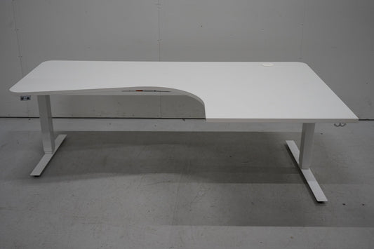 Isku Style - oikean puolinen kulmasähköpöytä, valkoinen 200x120 - Suomen Kalustekeskus