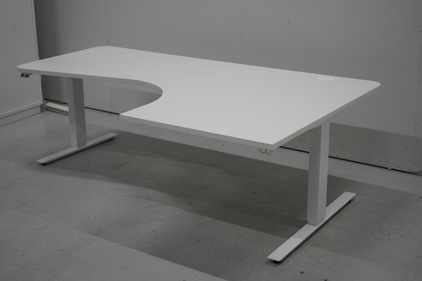 Isku Style - oikean puolinen kulmasähköpöytä, valkoinen 200x120 - Suomen Kalustekeskus