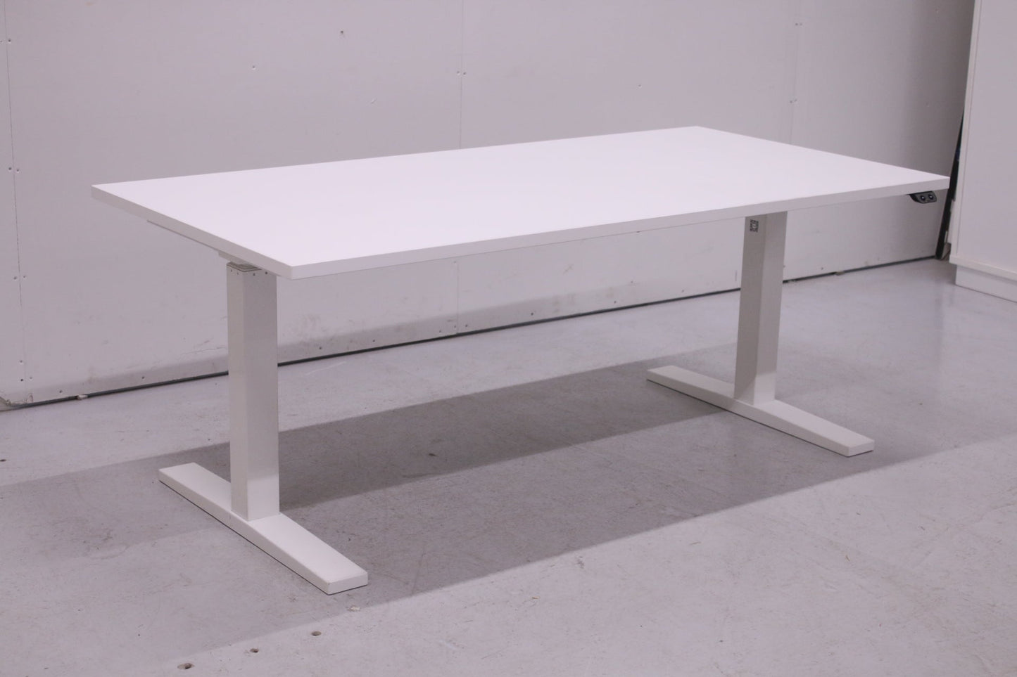 Isku valkoinen sähköpöytä 160x80 - Suomen Kalustekeskus
