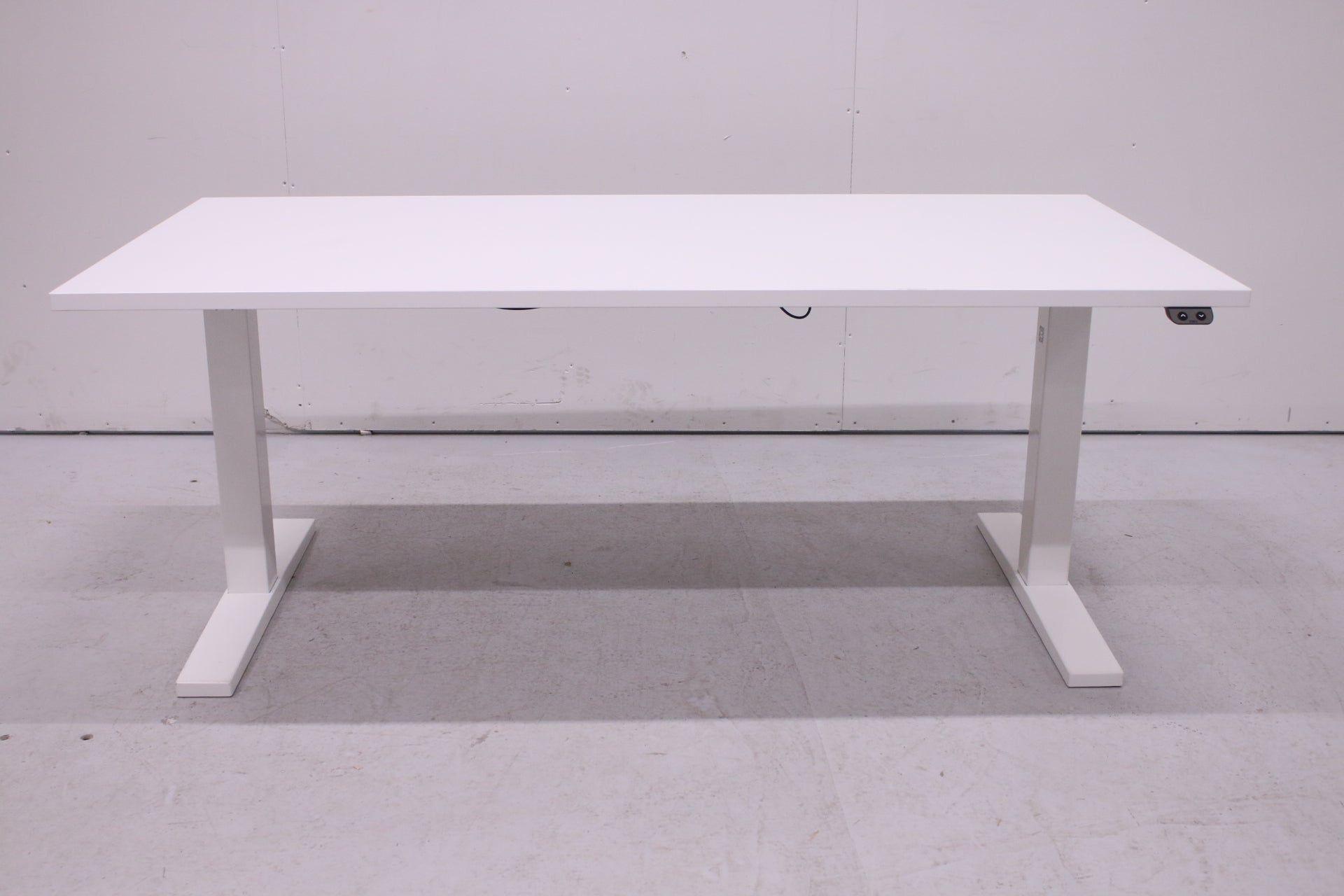 Isku valkoinen sähköpöytä 160x80 - Suomen Kalustekeskus