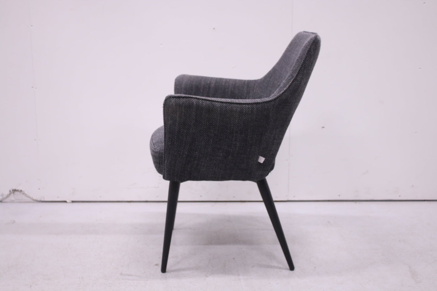 JESOLO käsinojallinen tuoli - Suomen Kalustekeskus