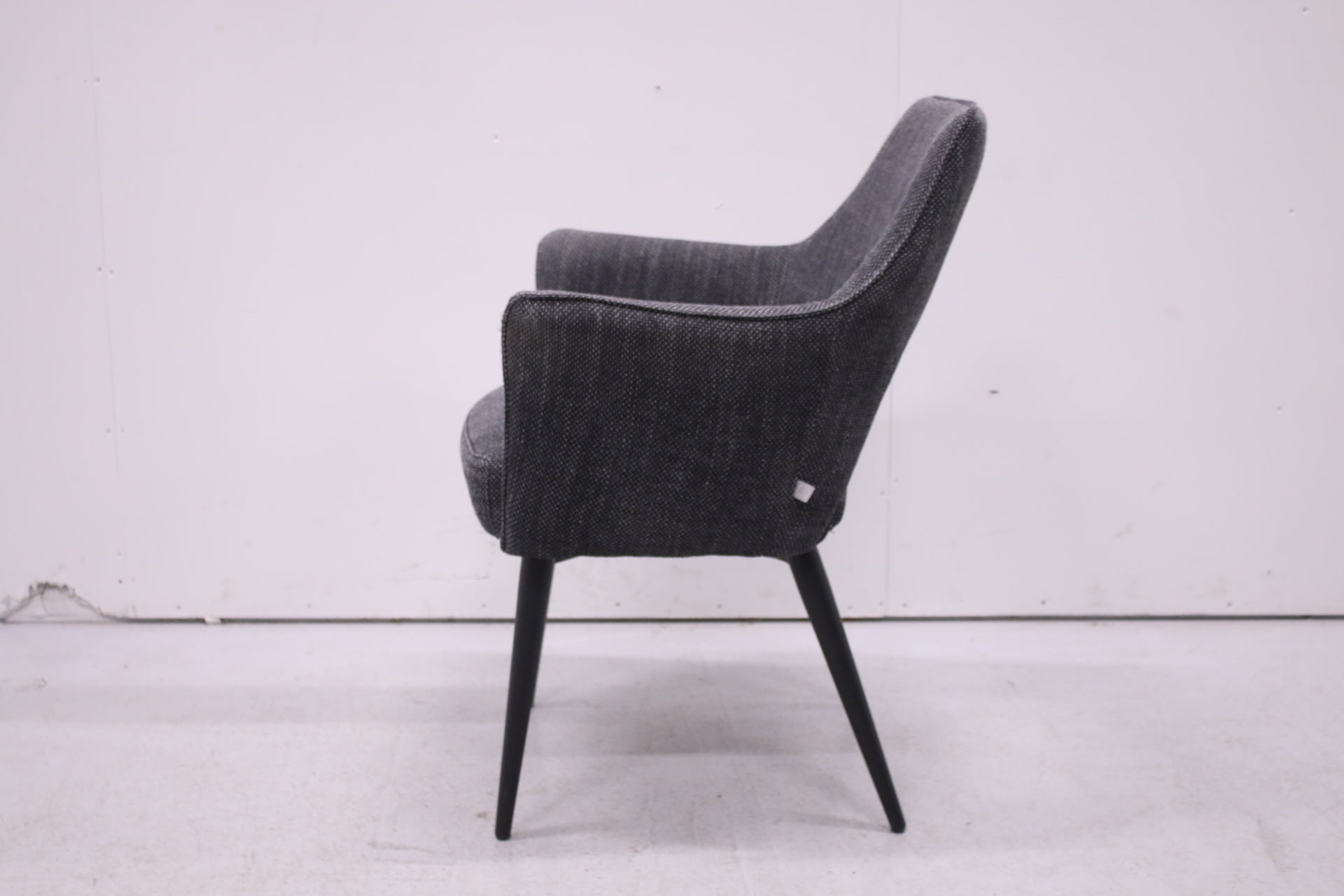 JESOLO käsinojallinen tuoli - Suomen Kalustekeskus