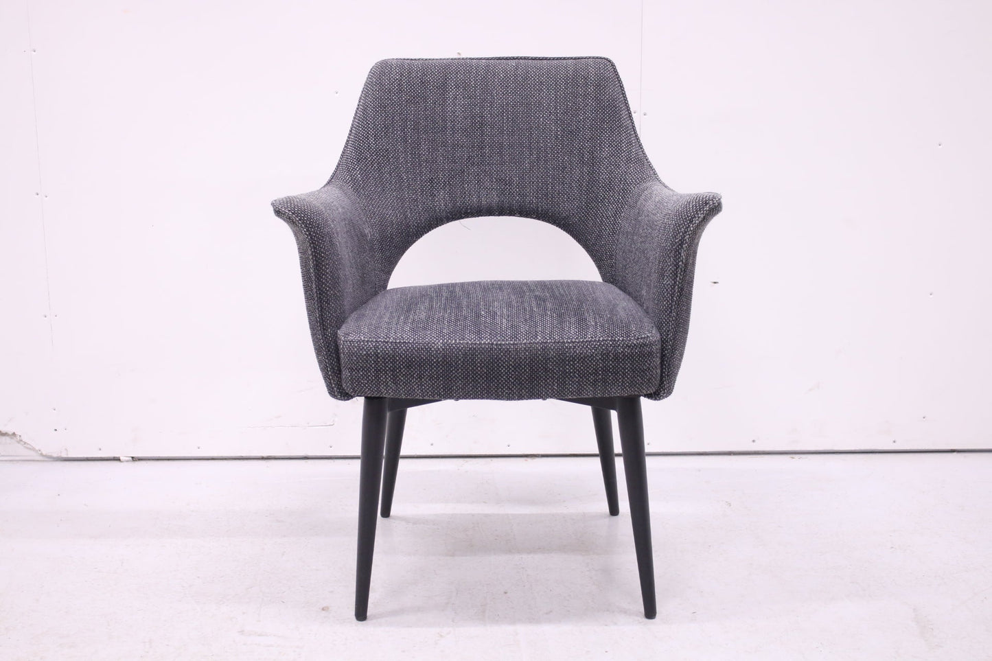 JESOLO käsinojallinen tuoli - Suomen Kalustekeskus