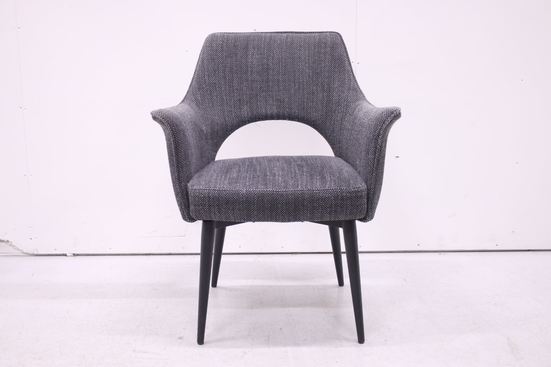 JESOLO käsinojallinen tuoli - Suomen Kalustekeskus