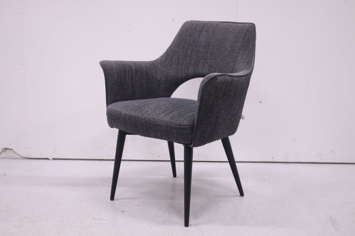 JESOLO käsinojallinen tuoli - Suomen Kalustekeskus