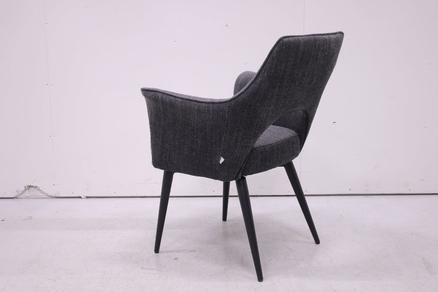 JESOLO käsinojallinen tuoli - Suomen Kalustekeskus