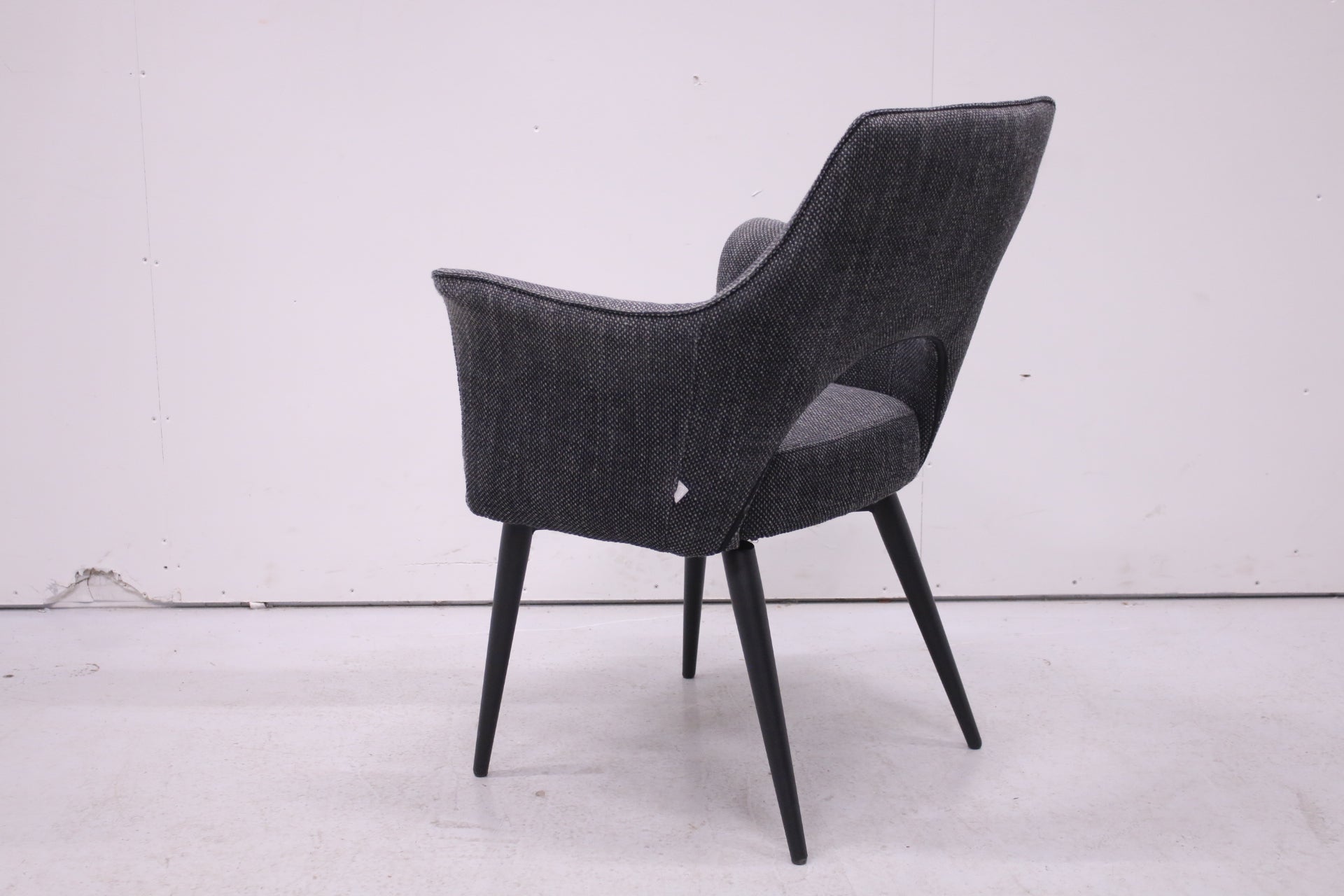 JESOLO käsinojallinen tuoli - Suomen Kalustekeskus