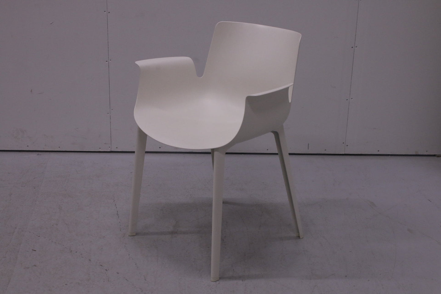 Kartell Piuma - tuoli, Design Piero Lissoni - Suomen Kalustekeskus