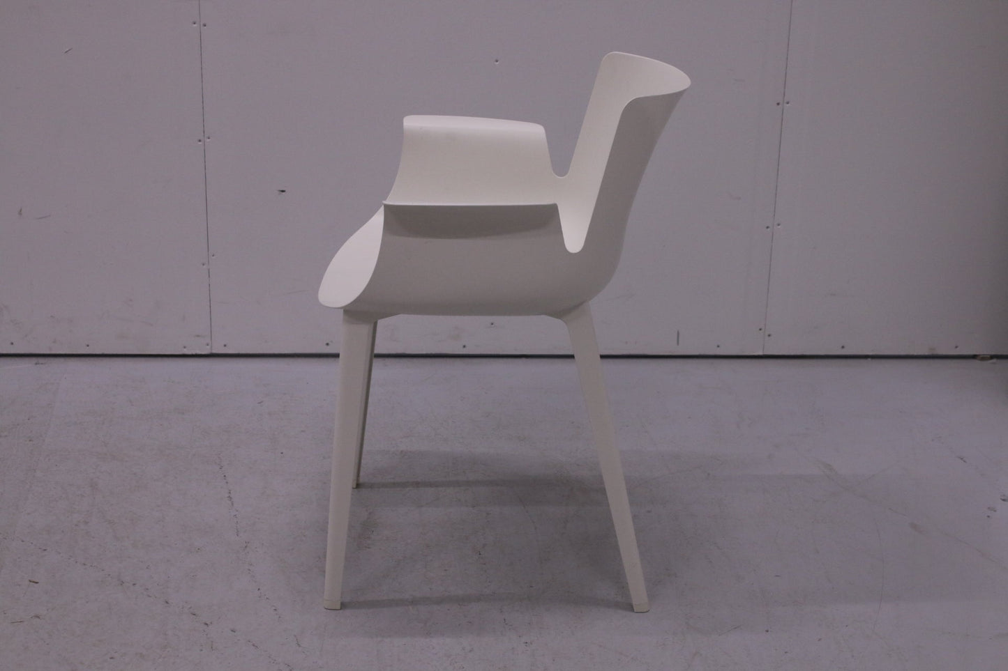 Kartell Piuma - tuoli, Design Piero Lissoni - Suomen Kalustekeskus