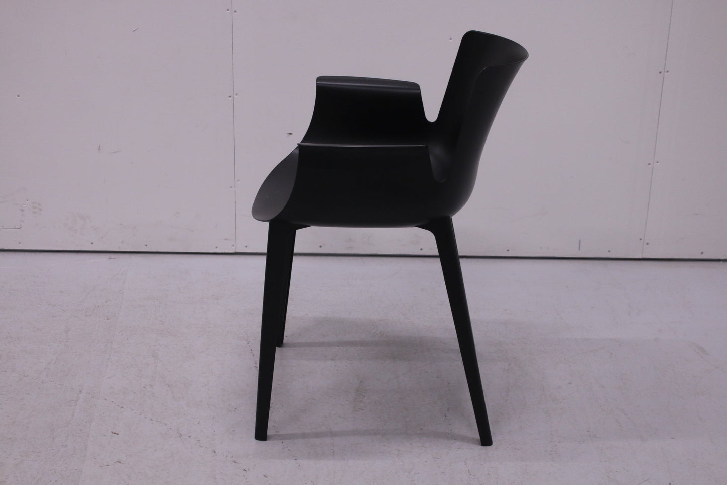 Kartell Piuma - tuoli, Design Piero Lissoni - Suomen Kalustekeskus