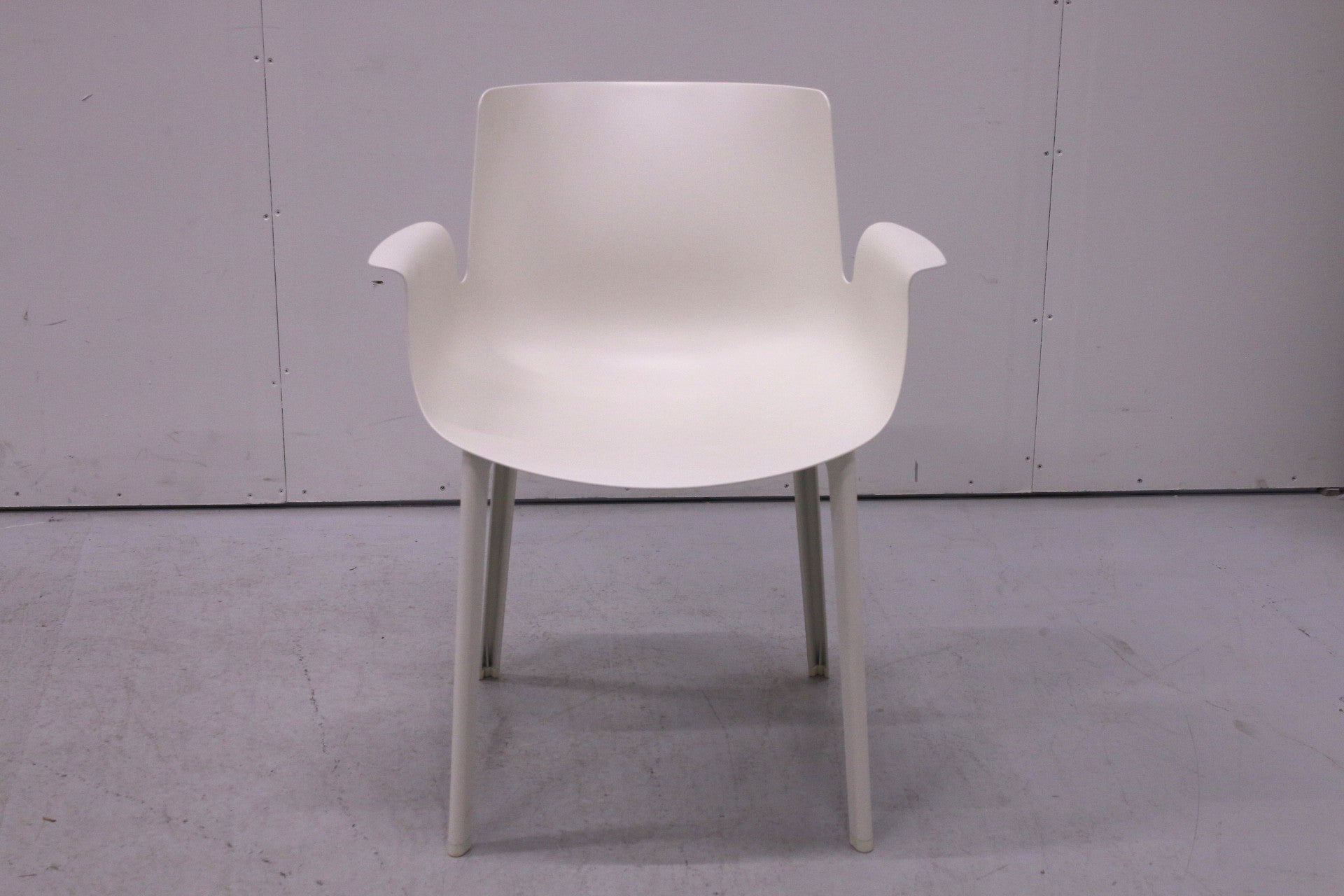 Kartell Piuma - tuoli, Design Piero Lissoni - Suomen Kalustekeskus